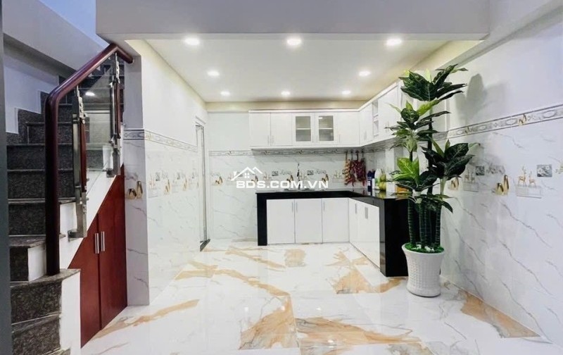 Hiếm Nhà Đẹp HXH 4m, 20m ra MT Nguyễn Hồng Đào P.14 Tân Bình, DTSD 100m2, 5tầng. Chỉ 5.2tỷ TL .